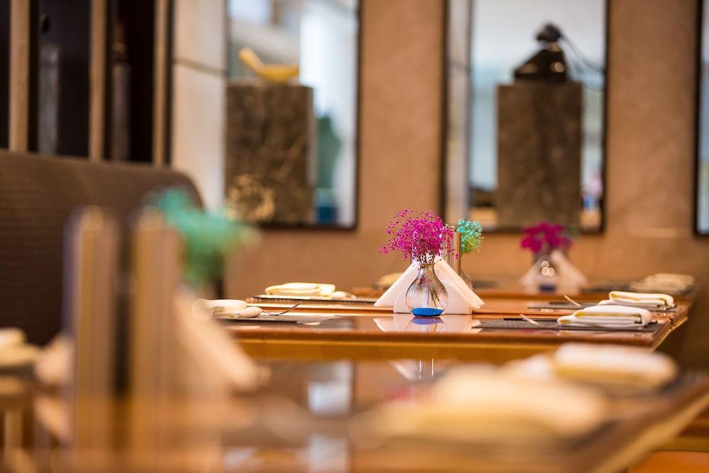 Gehua New Century Hotel Пекин Экстерьер фото